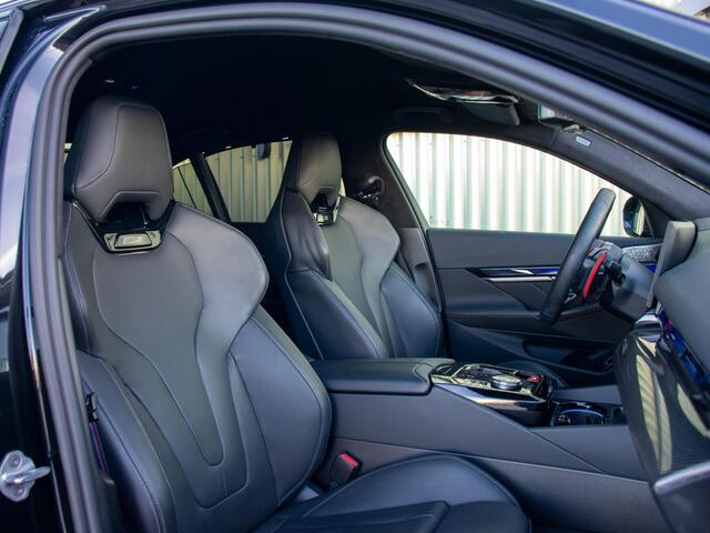 BMW M5 | Keramisch | M drivers package l Carbon | B&W Audio | Trekhaak | NP 181k!