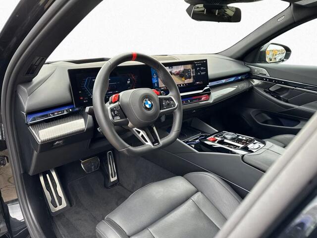 BMW M5 Touring ** M-DRIVER PACK (305 km/h), M-REM, PANO, TREKH, MERINO LEDER, 21 INCH LMV ** 1e EIG - UNFALLFREI - Ex BMW AG ** ** INFORMEER OOK NAAR ONZE AANTREKKELIJKE FINANCIAL-LEASE TARIEVEN **