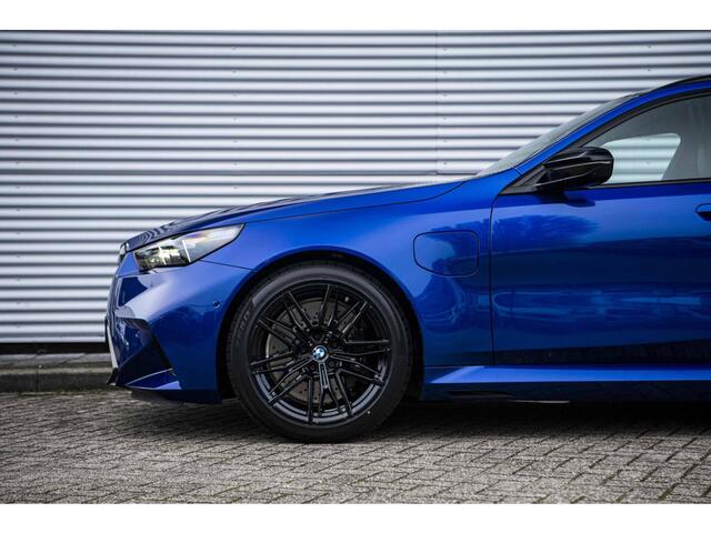BMW M5 Touring V8 Hybrid | Pano | B&W | M Drivers Package | Trekhaak |