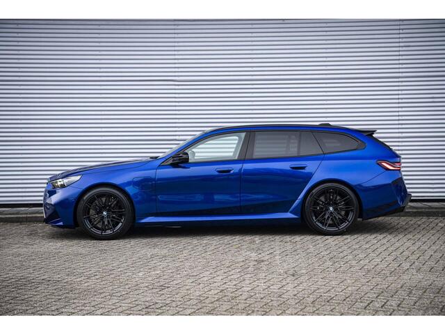 BMW M5 Touring V8 Hybrid | Pano | B&W | M Drivers Package | Trekhaak |
