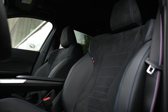 BMW X1 xDrive25e High Executive M Sport Automaat / Panoramadak / Trekhaak / Sportstoelen / Adaptieve LED / M Adaptief onderstel / Parking Assistant Plus / Comfort Access