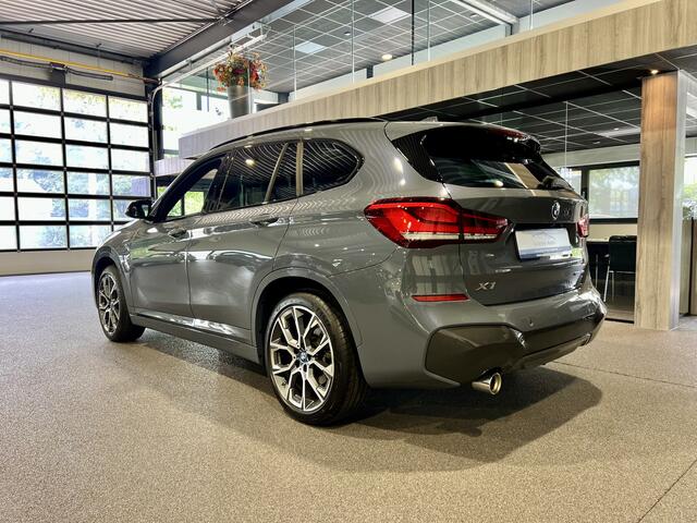 BMW X1 xDrive25e High Executive M-Sport | Panorama | Camera | Trekhaak | HUD