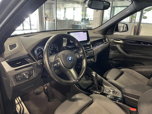 BMW X1 xDrive25e High Executive M-Sport | Panorama | Camera | Trekhaak | HUD