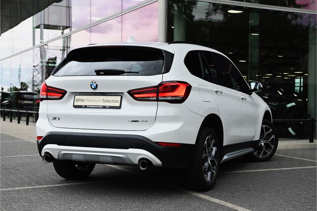 BMW X1 sDrive20i High Executive Edition Automaat Panoramadak / Navigatie Plus / Camera / Head-up Display / Stoelverwarming / Leder