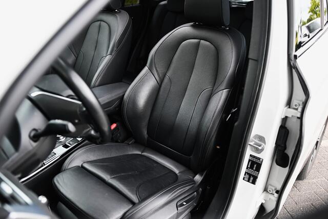 BMW X1 sDrive20i High Executive Edition Automaat Panoramadak / Navigatie Plus / Camera / Head-up Display / Stoelverwarming / Leder