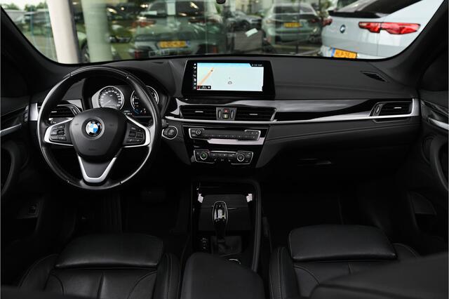 BMW X1 sDrive20i High Executive Edition Automaat Panoramadak / Navigatie Plus / Camera / Head-up Display / Stoelverwarming / Leder