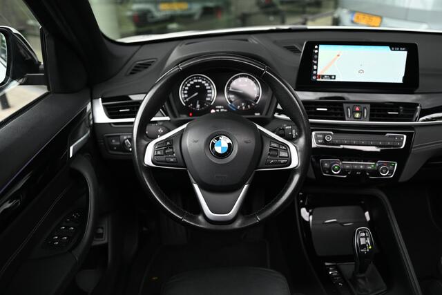 BMW X1 sDrive20i High Executive Edition Automaat Panoramadak / Navigatie Plus / Camera / Head-up Display / Stoelverwarming / Leder
