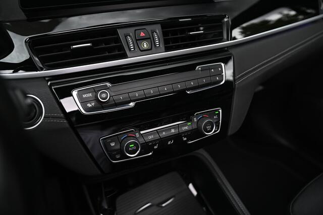 BMW X1 sDrive20i High Executive Edition Automaat Panoramadak / Navigatie Plus / Camera / Head-up Display / Stoelverwarming / Leder