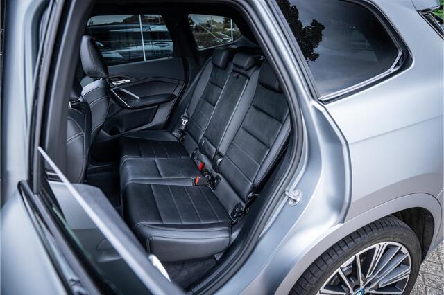BMW X1 xDrive30e ** Panodak ** Trekhaak ** Innovation ** Driving Assistant NP 75K ** 1.800kg trekgewicht!