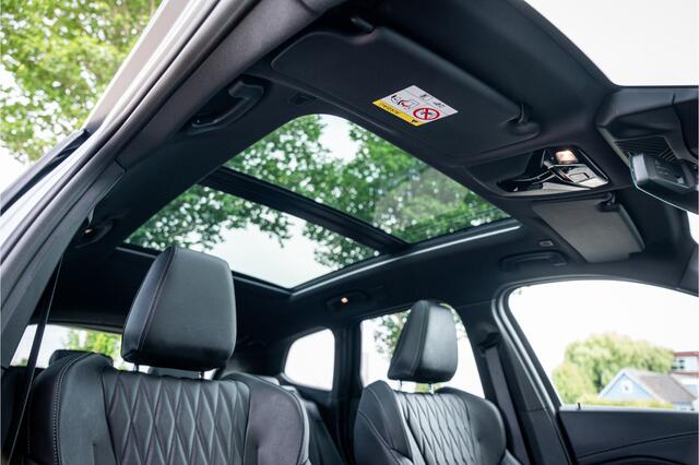 BMW X1 xDrive30e ** Panodak ** Trekhaak ** Innovation ** Driving Assistant NP 75K ** 1.800kg trekgewicht!