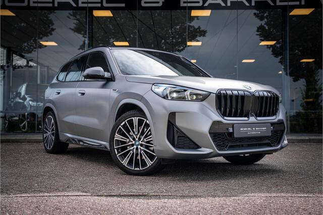BMW X1 xDrive30e ** Panodak ** Trekhaak ** Innovation ** Driving Assistant NP 75K ** 1.800kg trekgewicht!