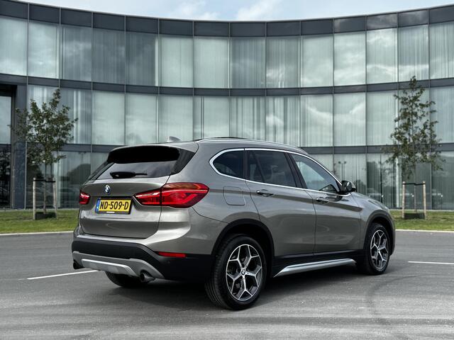 BMW X1 sDrive20i Centennial Executive Sportstoelen, LED, Panoramadak