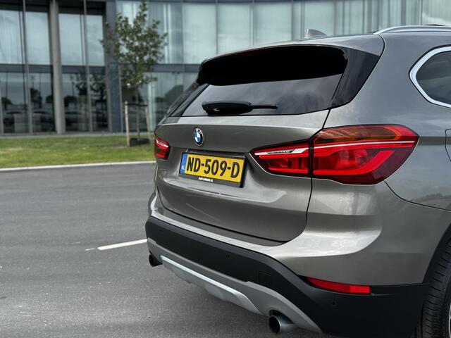 BMW X1 sDrive20i Centennial Executive Sportstoelen, LED, Panoramadak