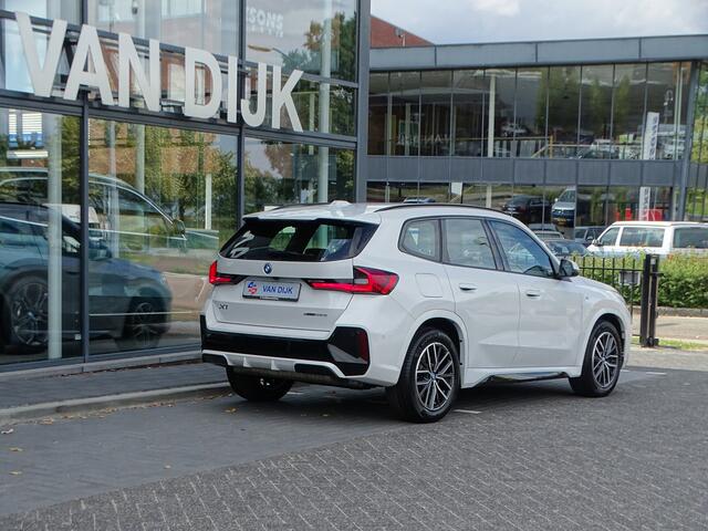 BMW X1 xDrive25e M Sportpakket Shadow-line Adaptief M-onderstel Sportstoelen Driving Assistant Plus Luxury Dashboard 18" LM Velgen