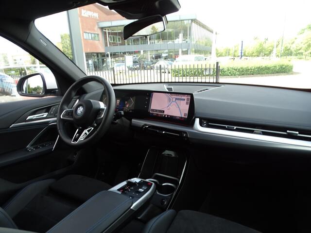 BMW X1 xDrive25e M Sportpakket Shadow-line Adaptief M-onderstel Sportstoelen Driving Assistant Plus Luxury Dashboard 18" LM Velgen