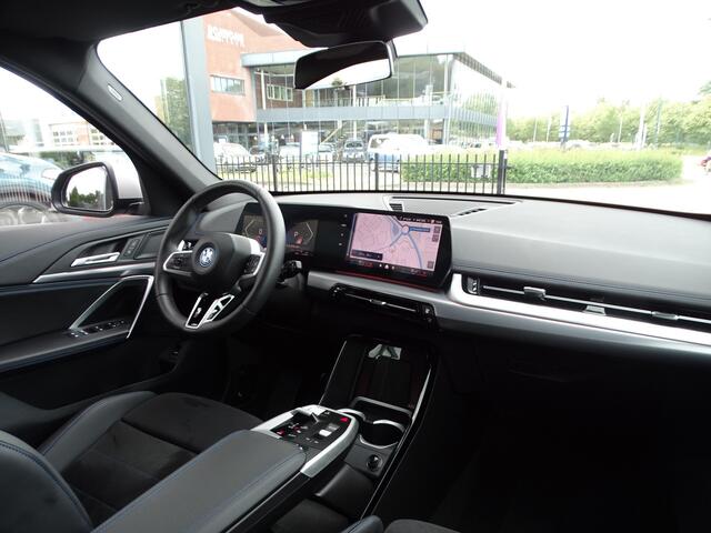 BMW X1 xDrive25e M Sportpakket Shadow-line Adaptief M-onderstel Sportstoelen Driving Assistant Plus Luxury Dashboard 18" LM Velgen