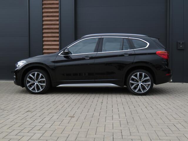 BMW X1 sDrive20i Automaat Edition III Airco Cr-Control CarPlay Panoramadak