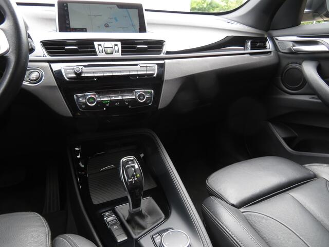 BMW X1 sDrive20i Automaat Edition III Airco Cr-Control CarPlay Panoramadak