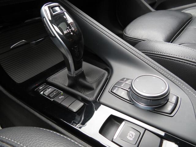 BMW X1 sDrive20i Automaat Edition III Airco Cr-Control CarPlay Panoramadak