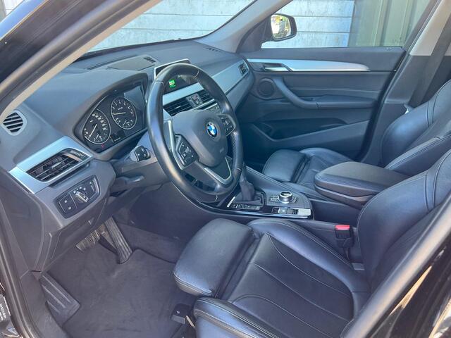 BMW X1 xDrive20i High Executive Sport-line AUT | LEER | 18'' | NAV | TREKHAAK
