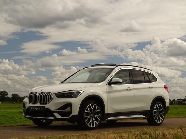 BMW X1 xDrive25i X-Line | 230PK | Schuifd. | Trekhk.| Nav | 19inch | Camera | Keyless | Uniek!