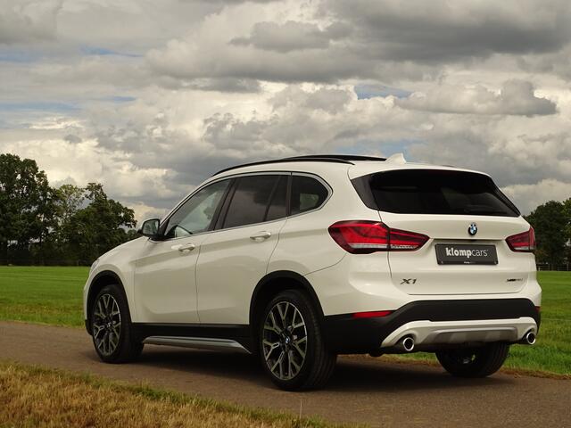 BMW X1 xDrive25i X-Line | 230PK | Schuifd. | Trekhk.| Nav | 19inch | Camera | Keyless | Uniek!