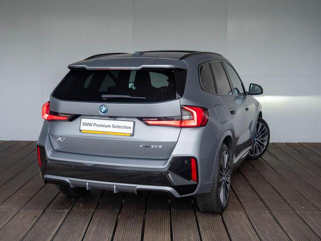 BMW X1 xDrive30e | M Sportpakket | Innovation Pack | 20 inch | Comfort Access | Glazen panoramadak | Driving Assistent Plus | Head-Up Display