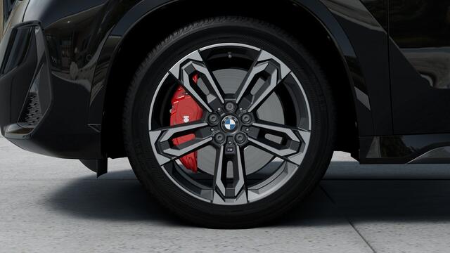 BMW X1 sDrive20i High Executive M Sport Automaat / Panoramadak / Trekhaak / Sportstoelen / M Adaptief onderstel / Adaptieve LED / Parking Assistant Plus / Head-Up / Comfort Access