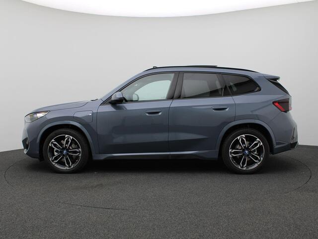 BMW X1 xDrive25e 245PK Aut. M-Sport, Pano-Schuifdak, Keyless, Digital Key, Stoelverwarming, LED verlichting, Trekhaak, 19" LM Velgen