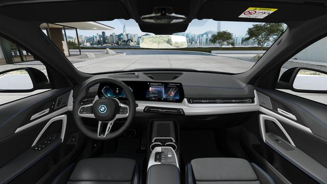 BMW X1 xDrive30e M Sport Automaat / Trekhaak / Sportstoelen / Adaptieve LED / M Adaptief onderstel / Parking Assistant Plus / Comfort Access / Stuurverwarming