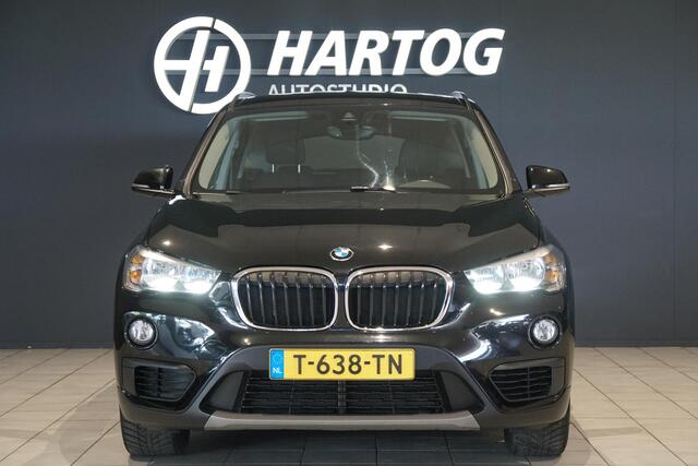 BMW X1 sDrive18i High Executive + SENSOREN / STOELVERWARMING / NAVIGATIE