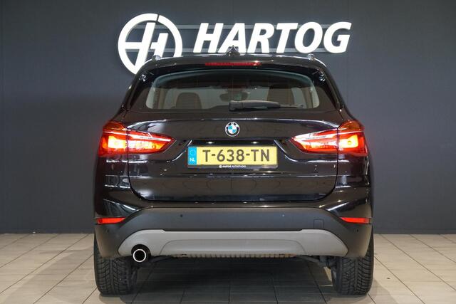 BMW X1 sDrive18i High Executive + SENSOREN / STOELVERWARMING / NAVIGATIE