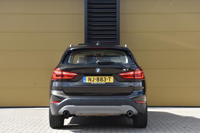 BMW X1 xDrive25i Centennial High Executive * Head-up * LED * Sportstoelen * Panoramadak *