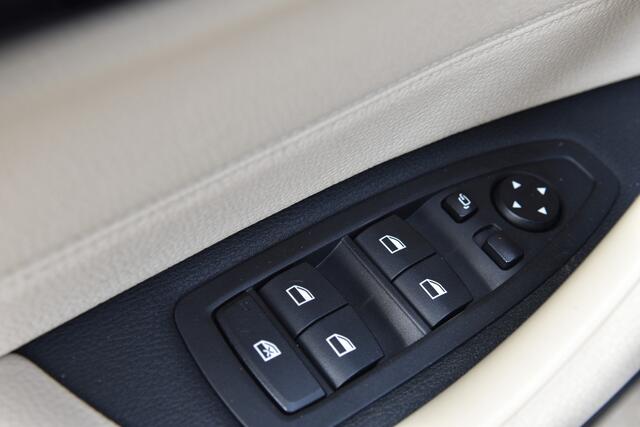 BMW X1 xDrive25i Centennial High Executive * Head-up * LED * Sportstoelen * Panoramadak *