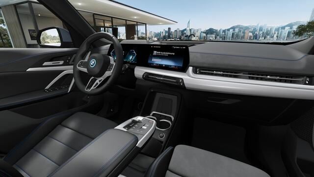 BMW X1 xDrive25e High Executive M Sport Automaat / Panoramadak / Trekhaak / Sportstoelen / Parking Assistant Plus / Head-Up / Adaptieve LED / Comfort Access / M Adaptief onderstel
