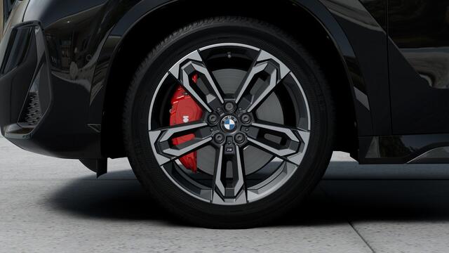 BMW X1 xDrive25e High Executive M Sport Automaat / Panoramadak / Trekhaak / Sportstoelen / Adaptieve LED / M Adaptief onderstel / Parking Assistant Plus / Comfort Access