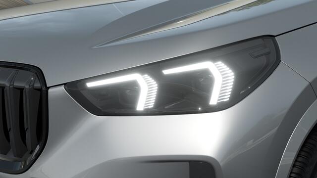 BMW X1 xDrive30e High Executive M Sport Automaat / Trekhaak / Sportstoelen / Adaptieve LED / M Adaptief onderstel / Parking Assistant Plus / Head-Up / Comfort Access