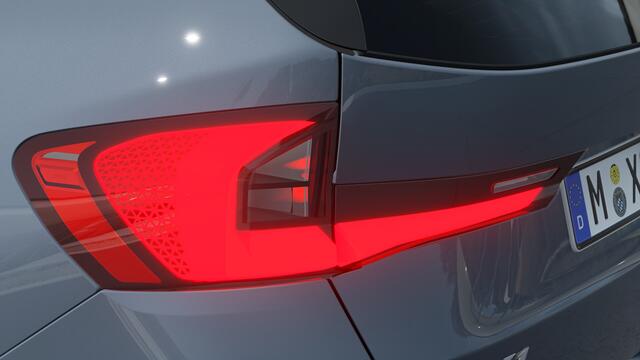 BMW X1 xDrive25e High Executive M Sport Automaat / Panoramadak / Trekhaak / Sportstoelen / M Adaptief onderstel / Comfort Access / Adaptieve LED / Head-Up / Harman Kardon