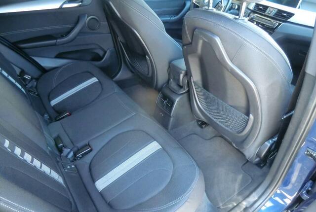 BMW X1 xDrive 25e Advantage Panoramadak Trekhaak LED Achteruitrijcamera Navi Pro HiFi-speakersysteem DAB