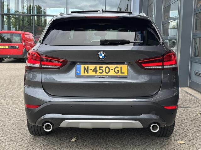 BMW X1 sDrive20i Business Edition Plus | Panoramadak | Leder | Head-up |