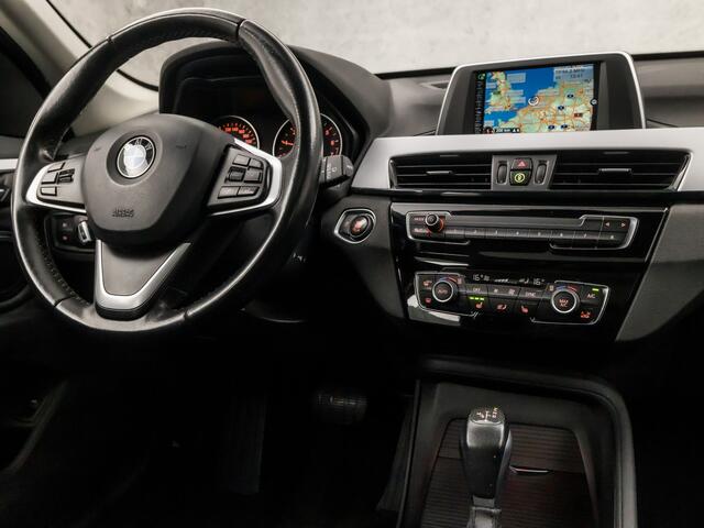 BMW X1 sDrive18i High Executive Automaat (PANORAMADAK, NAVIGATIE, CLIMATE, STOELVERWARMING, LEDEREN SPORTSTOELEN, CRUISE, LED KOPLAMPEN, TREKHAAK, NIEUWE APK, NIEUWSTAAT)