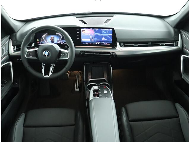 BMW X1 sDrive20i M Sportpakket Pro | Trekhaak | Panoramadak | Driving Assistant Plus | Harman-Kardon | Comfort Access