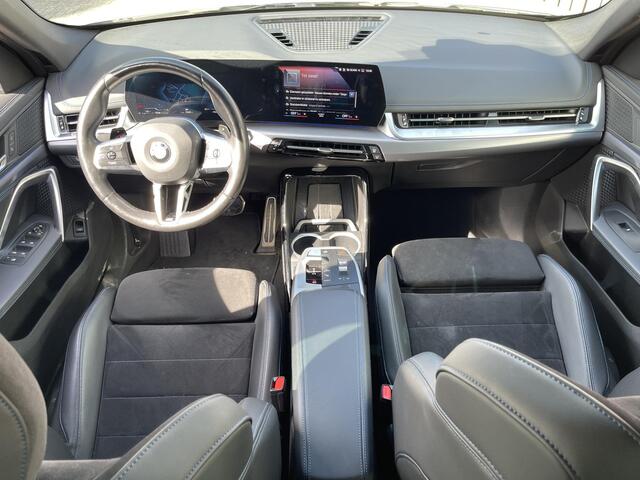 BMW X1 sDrive18i M Sport Shadow Line 18"/Sportstoelen/Adaptieve cruise/Keyless/Stoelverwarming/Camera/Elektrisch klep