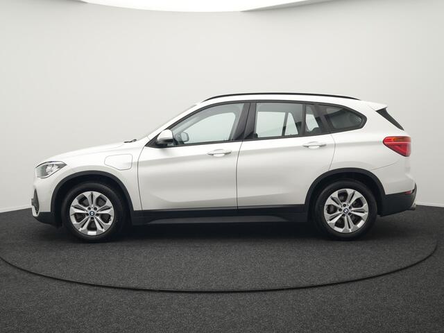 BMW X1 xDrive25e eDrive Edition Plug In Hybrid 220pk Dealer O.H PHEV | Adaptive Cruise | Head Up | Harman Kardon Sound | Stoelverwarming | Camera | Navigatie | DAB |