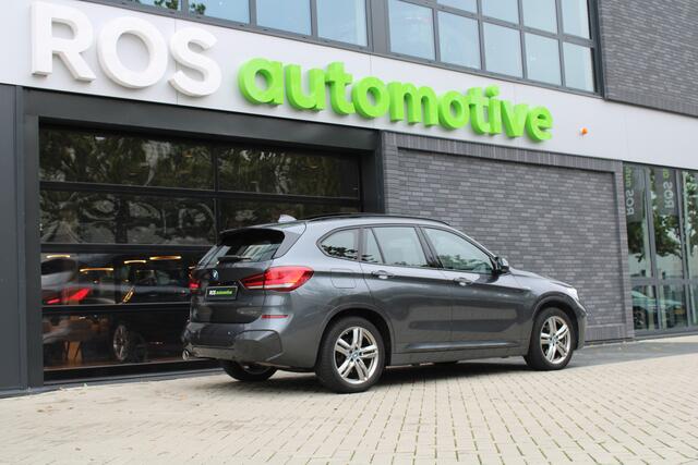 BMW X1 xDrive25e High Executive M-SPORT | BTW | PANO | ACC | CAMERA | KEYLESS | HUD | STOELVERWARMING |