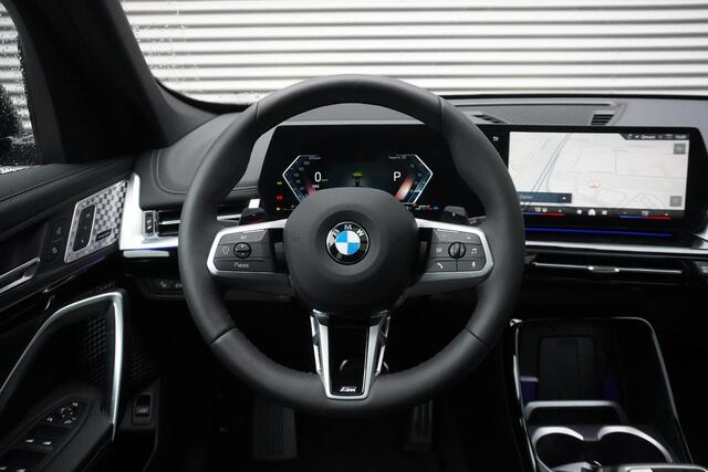 BMW X1 xDrive23i M Sportpakket Pro | schuif/ Kantel Dak | Trekhaak | Parking Assistant Plus | Driving Assistant Plus | Harman Kardon