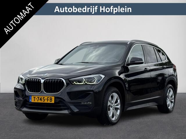 BMW X1 sDrive18iA High Executive | Automaat | Cruise Control | Camera | Navigatie | Stoelverwarming | LM-Velgen | Climate Control | Elektrisch bedienbare Achterklep | Parkeer Sensoren voor en achter | LED Verlichting