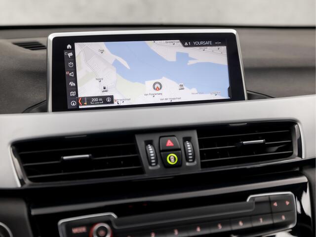 BMW X1 xDrive25e Sportline 221Pk Automaat (GROOT NAVI, CLIMATE, ALCANTARA, GETINT GLAS, ELEK ACHTERKLEP, SPORTSTOELEN, PARKEERSENSOREN, LED KOPLAMPEN, DAB+, NIEUWSTAAT)