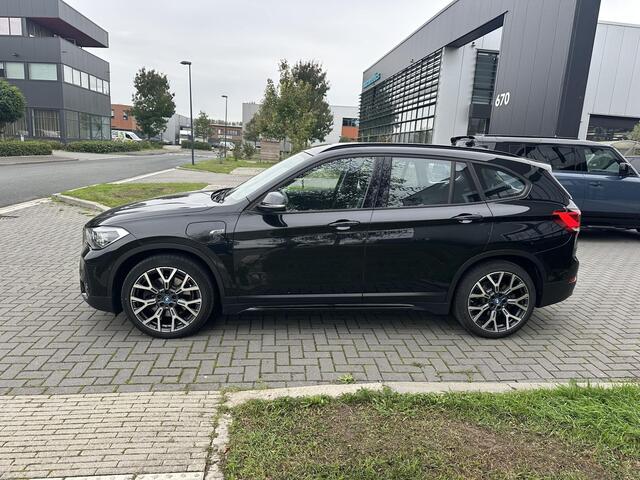 BMW X1 xDrive25e Sportline LED Camera Keyless Sportstoelen