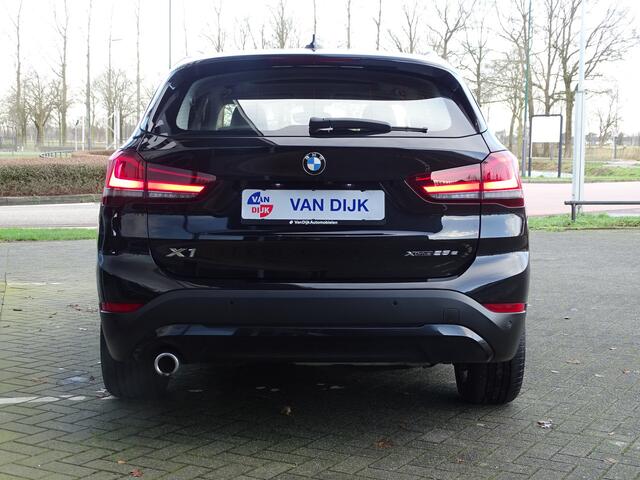 BMW X1 xDrive25e Exe. Pano.Dak Camera Elek.Stoelen ADA.LED Head-up HiFi Apple CarPlay Nav.Plus 17" LM Velgen